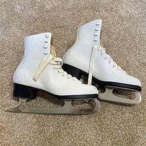 BRAND NEW ICE SKATES